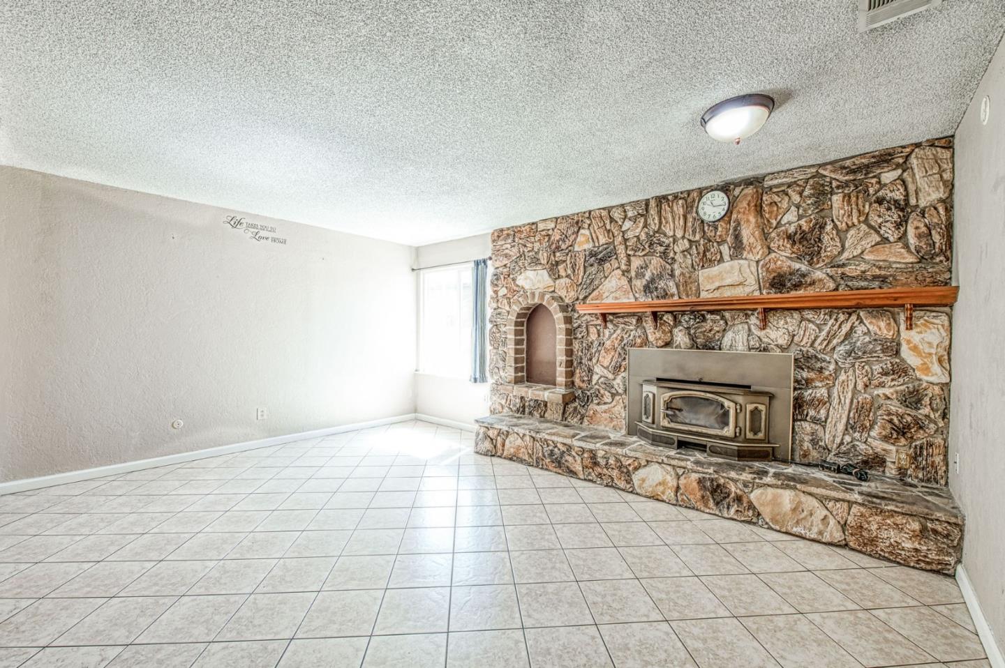 Detail Gallery Image 18 of 40 For 4355 W Shields Ave, Fresno,  CA 93722 - 3 Beds | 2 Baths