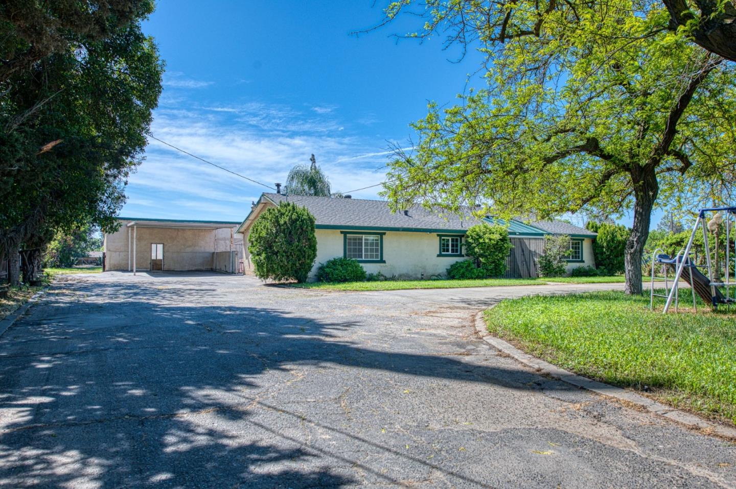 Detail Gallery Image 2 of 40 For 4355 W Shields Ave, Fresno,  CA 93722 - 3 Beds | 2 Baths