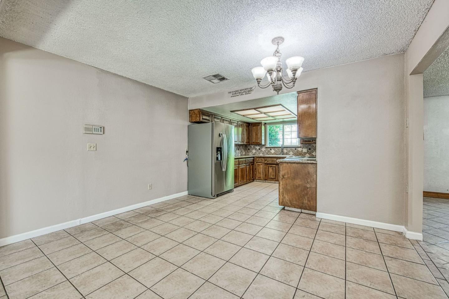 Detail Gallery Image 21 of 40 For 4355 W Shields Ave, Fresno,  CA 93722 - 3 Beds | 2 Baths