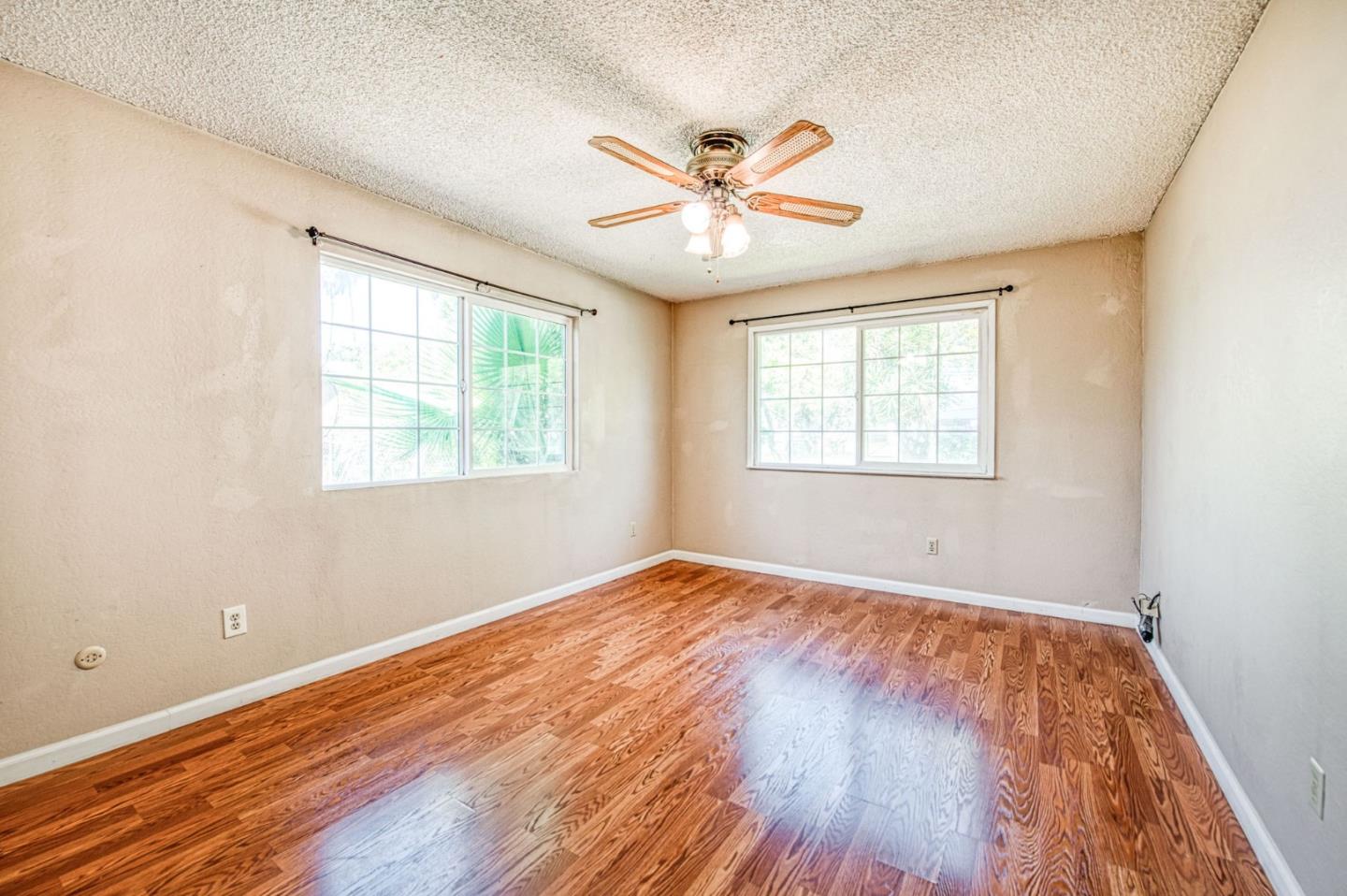 Detail Gallery Image 31 of 40 For 4355 W Shields Ave, Fresno,  CA 93722 - 3 Beds | 2 Baths