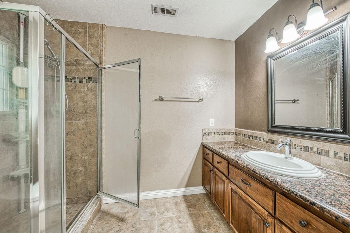 Detail Gallery Image 32 of 40 For 4355 W Shields Ave, Fresno,  CA 93722 - 3 Beds | 2 Baths