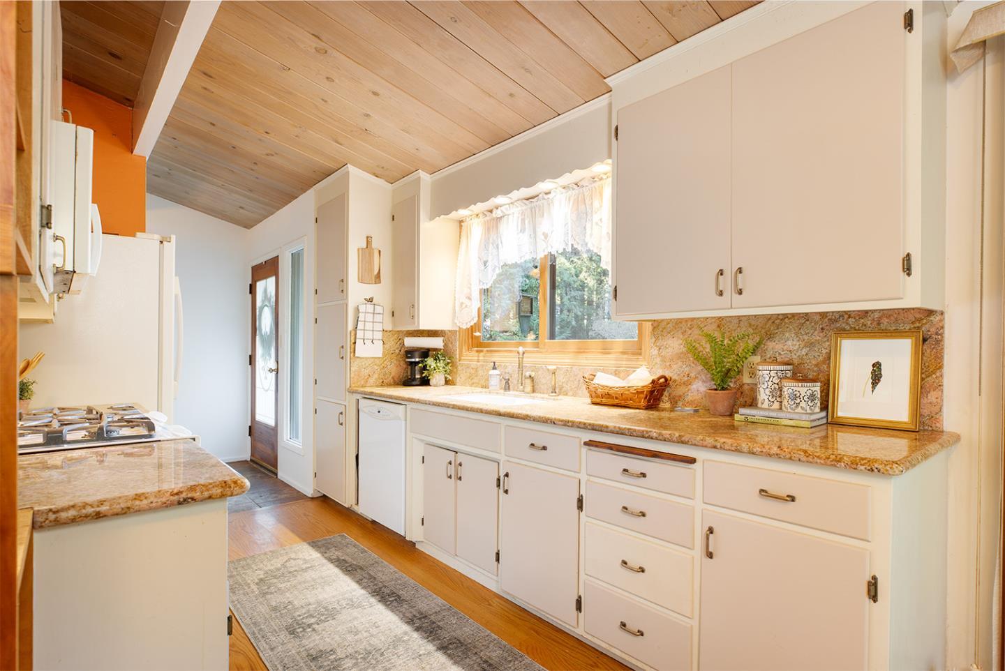 Detail Gallery Image 14 of 36 For 951 Jenny Way, Felton,  CA 95018 - 3 Beds | 3 Baths