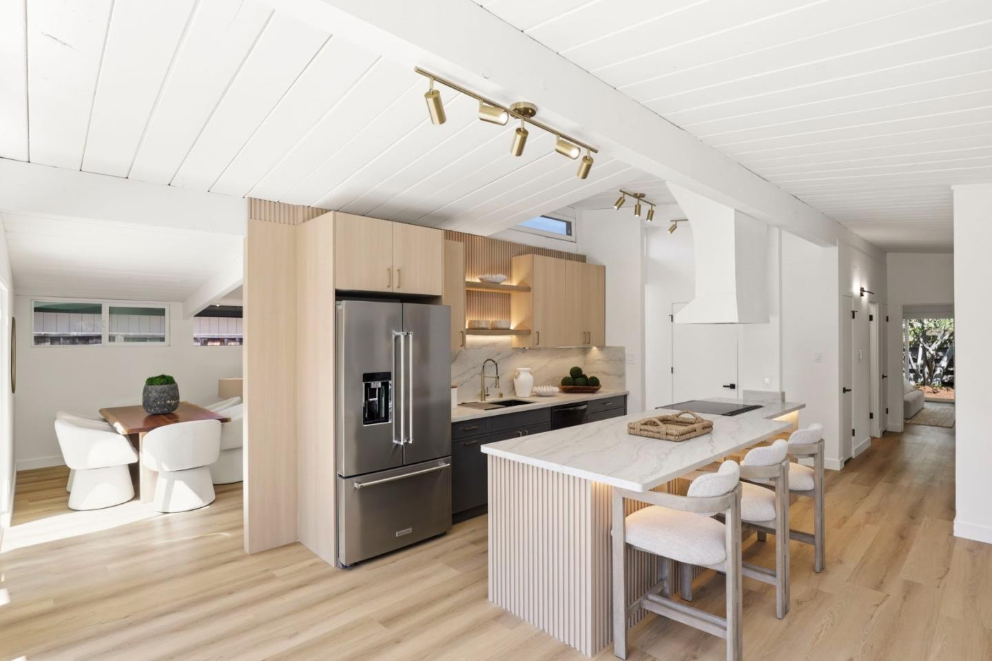 Detail Gallery Image 10 of 32 For 4134 Wilkie Way, Palo Alto,  CA 94306 - 3 Beds | 2 Baths