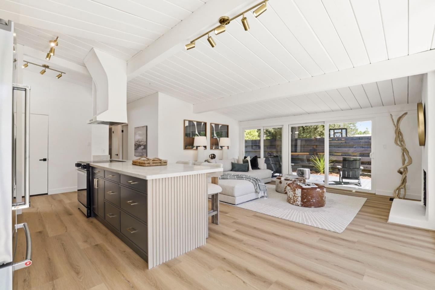 Detail Gallery Image 11 of 32 For 4134 Wilkie Way, Palo Alto,  CA 94306 - 3 Beds | 2 Baths