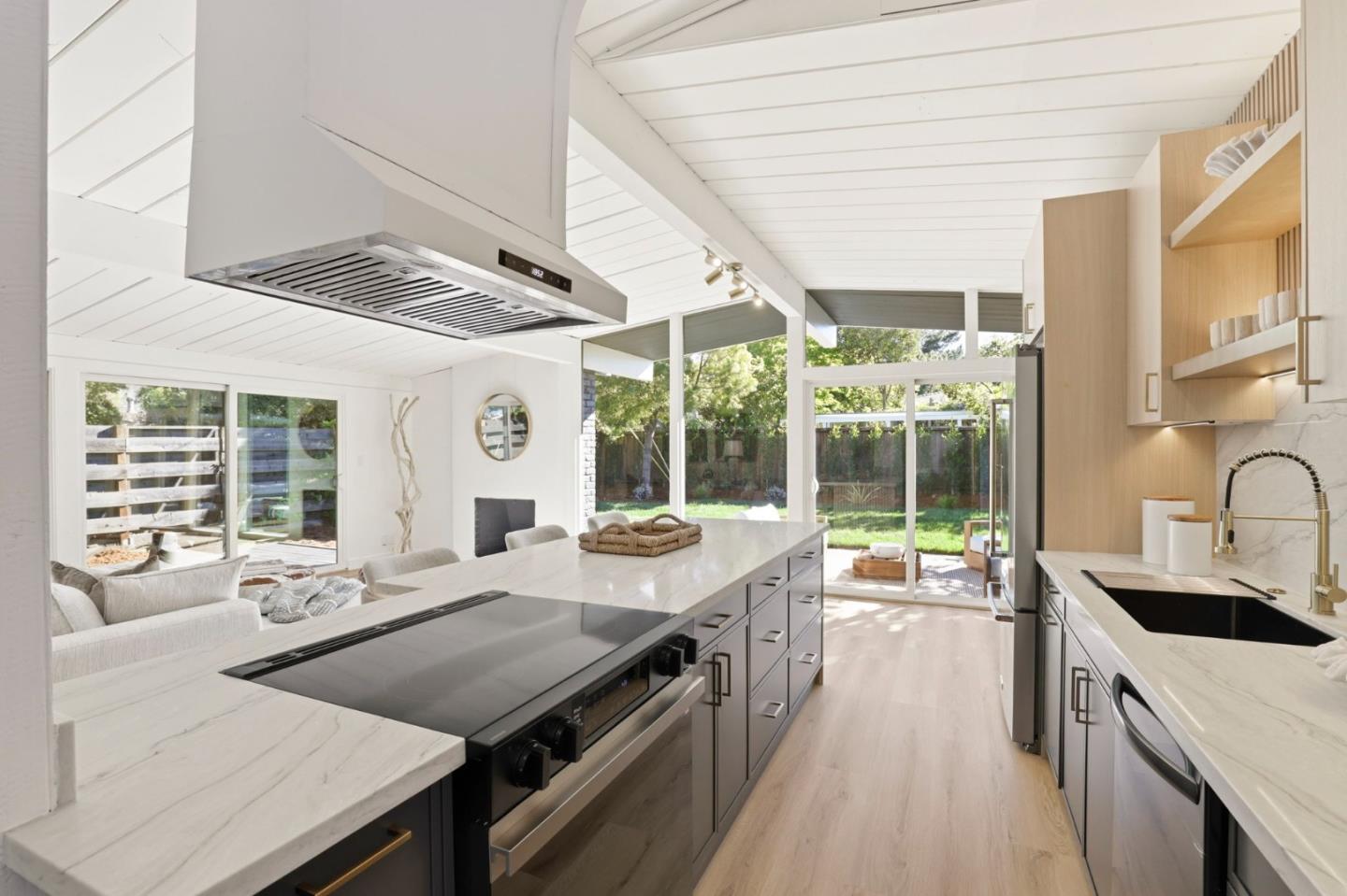 Detail Gallery Image 12 of 32 For 4134 Wilkie Way, Palo Alto,  CA 94306 - 3 Beds | 2 Baths