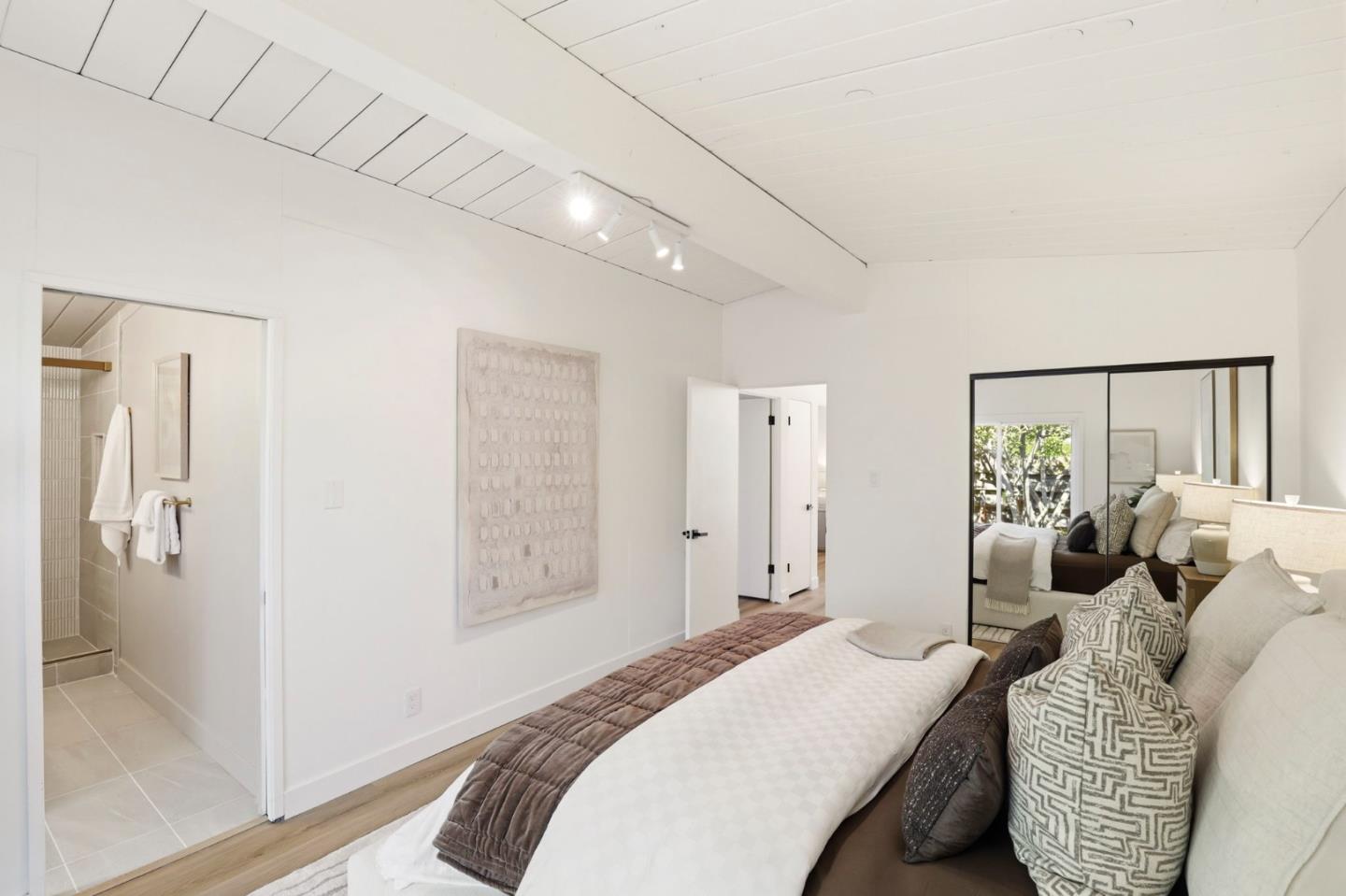 Detail Gallery Image 15 of 32 For 4134 Wilkie Way, Palo Alto,  CA 94306 - 3 Beds | 2 Baths