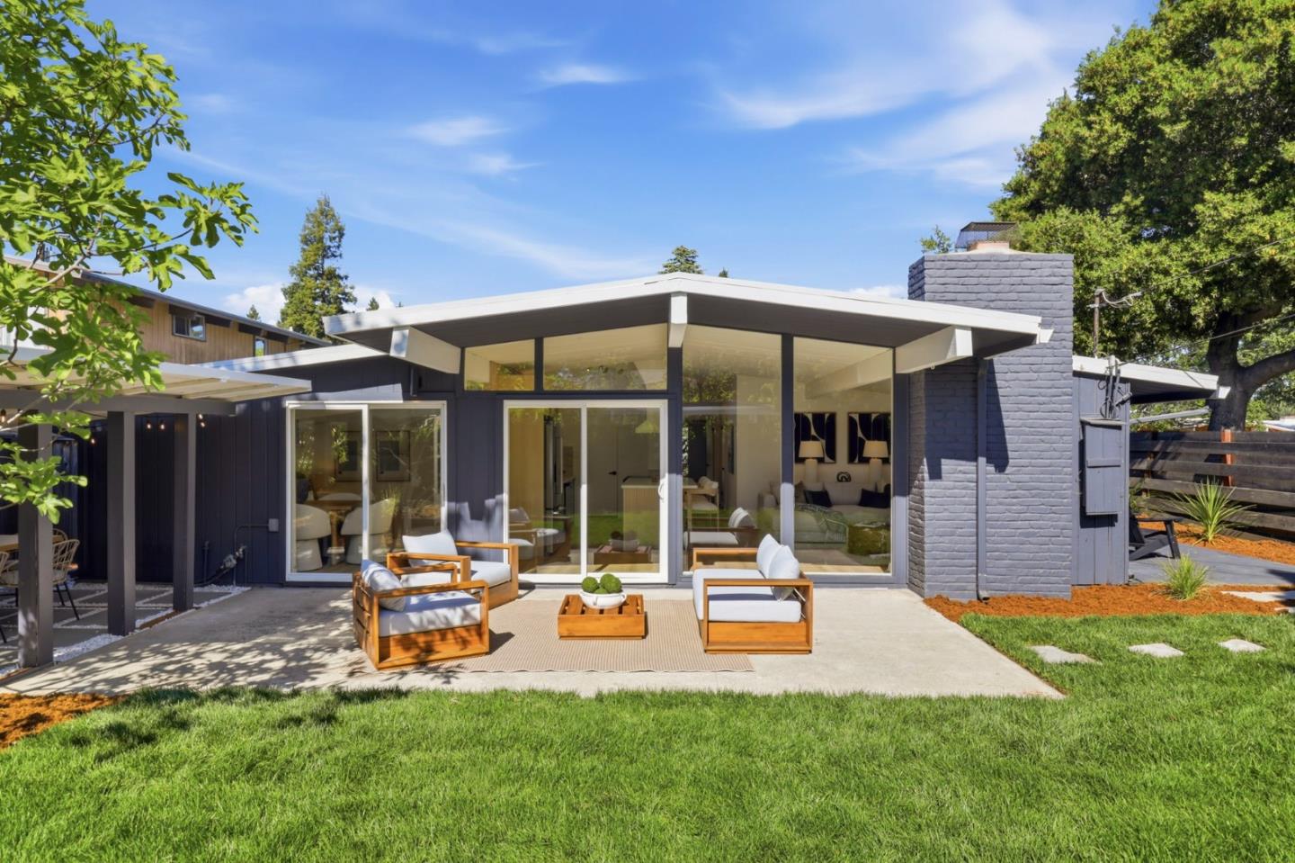 Detail Gallery Image 23 of 32 For 4134 Wilkie Way, Palo Alto,  CA 94306 - 3 Beds | 2 Baths