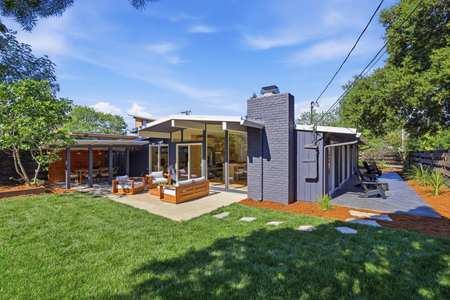 Detail Gallery Image 24 of 32 For 4134 Wilkie Way, Palo Alto,  CA 94306 - 3 Beds | 2 Baths