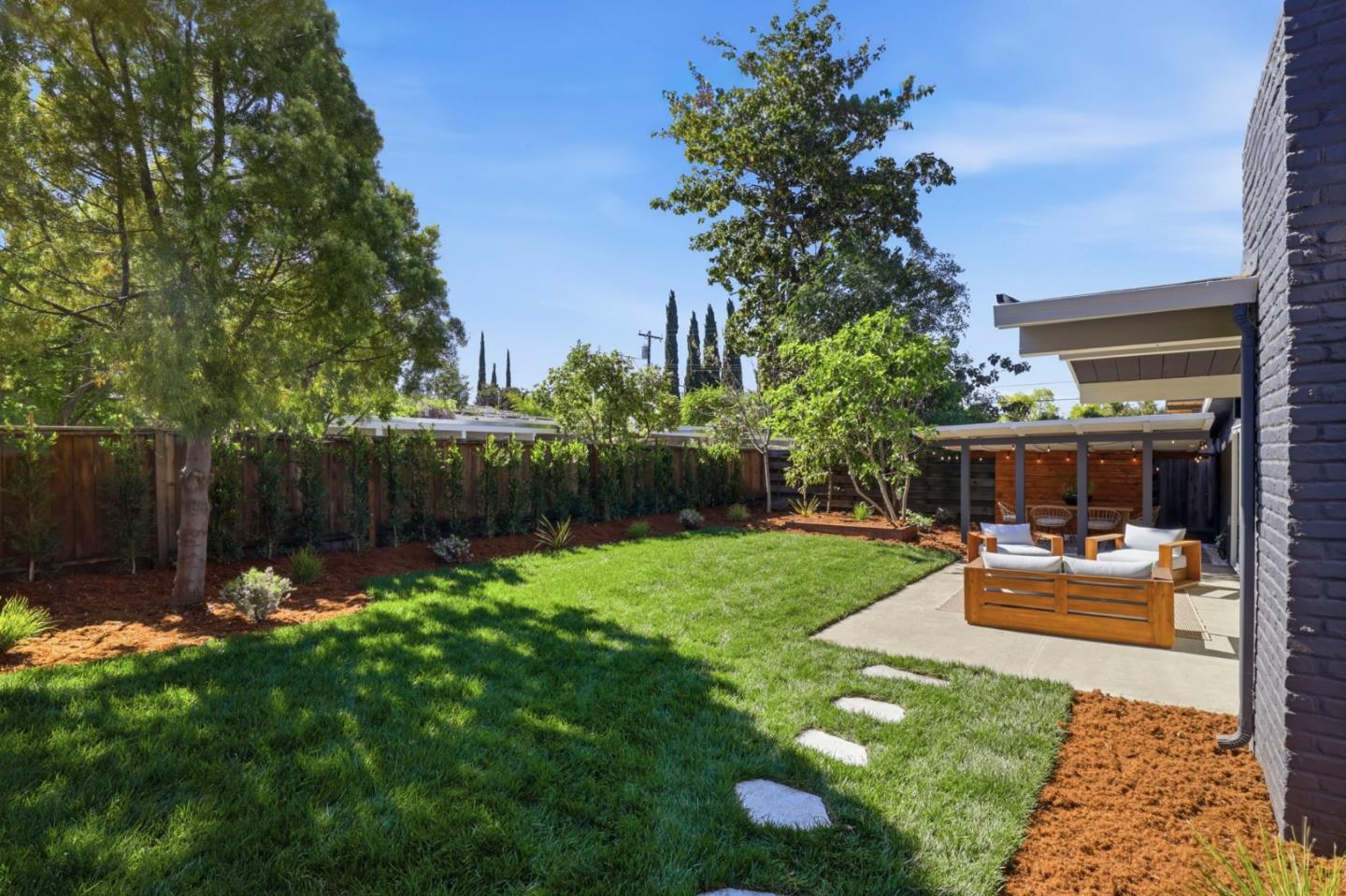 Detail Gallery Image 25 of 32 For 4134 Wilkie Way, Palo Alto,  CA 94306 - 3 Beds | 2 Baths