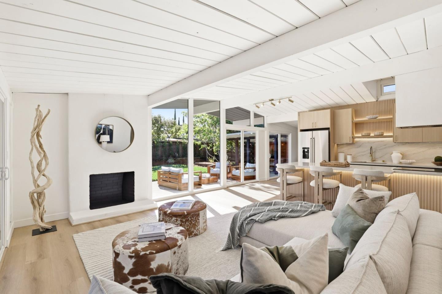 Detail Gallery Image 8 of 32 For 4134 Wilkie Way, Palo Alto,  CA 94306 - 3 Beds | 2 Baths