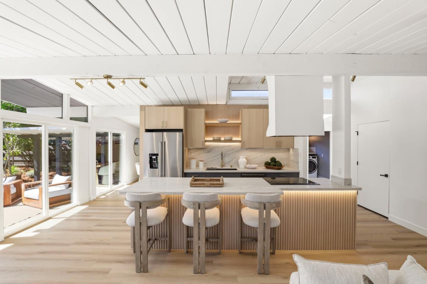 Detail Gallery Image 9 of 32 For 4134 Wilkie Way, Palo Alto,  CA 94306 - 3 Beds | 2 Baths