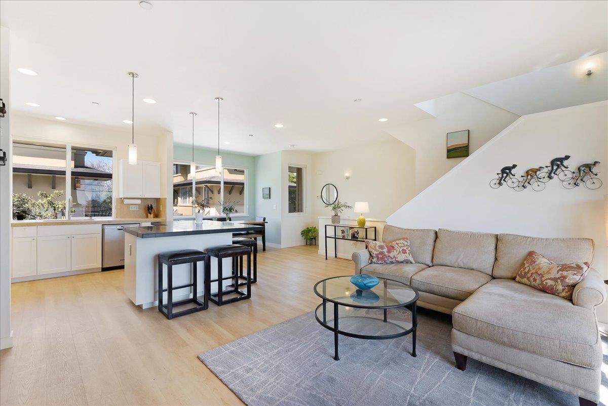 Detail Gallery Image 11 of 42 For 117 Gault St #B,  Santa Cruz,  CA 95062 - 2 Beds | 2 Baths