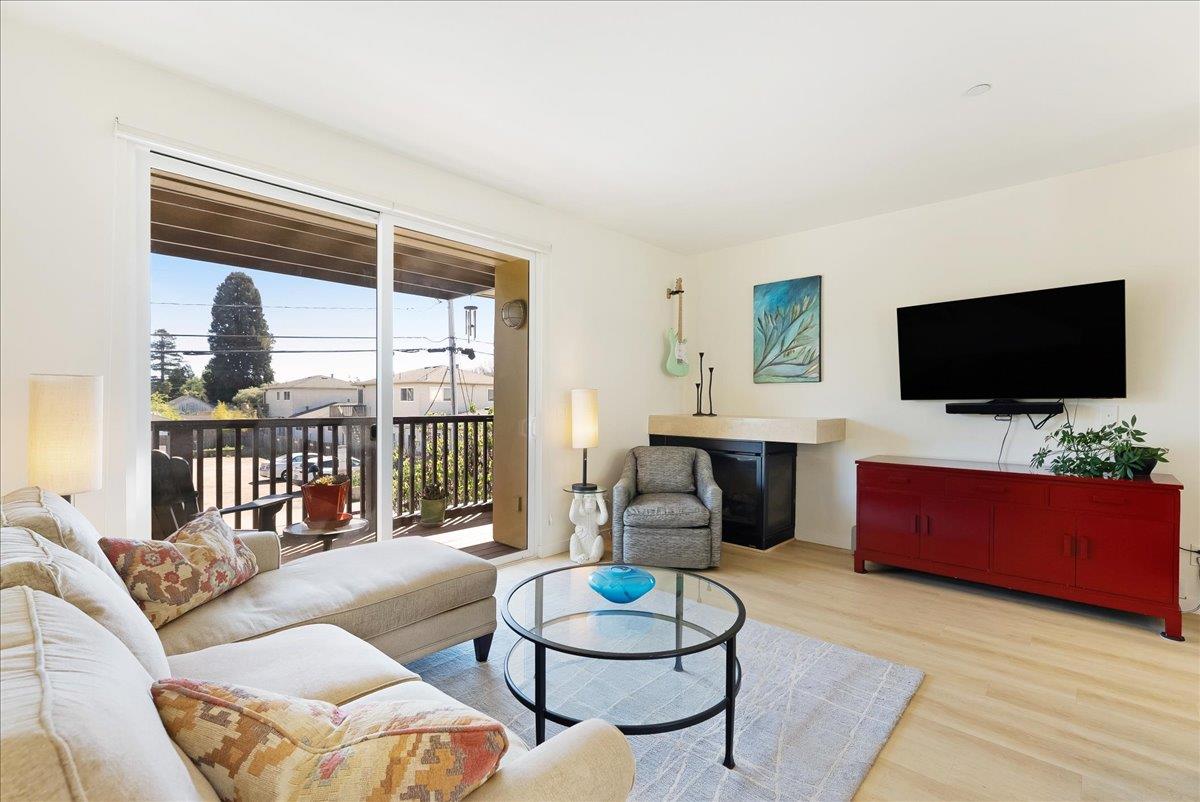 Detail Gallery Image 12 of 42 For 117 Gault St #B,  Santa Cruz,  CA 95062 - 2 Beds | 2 Baths