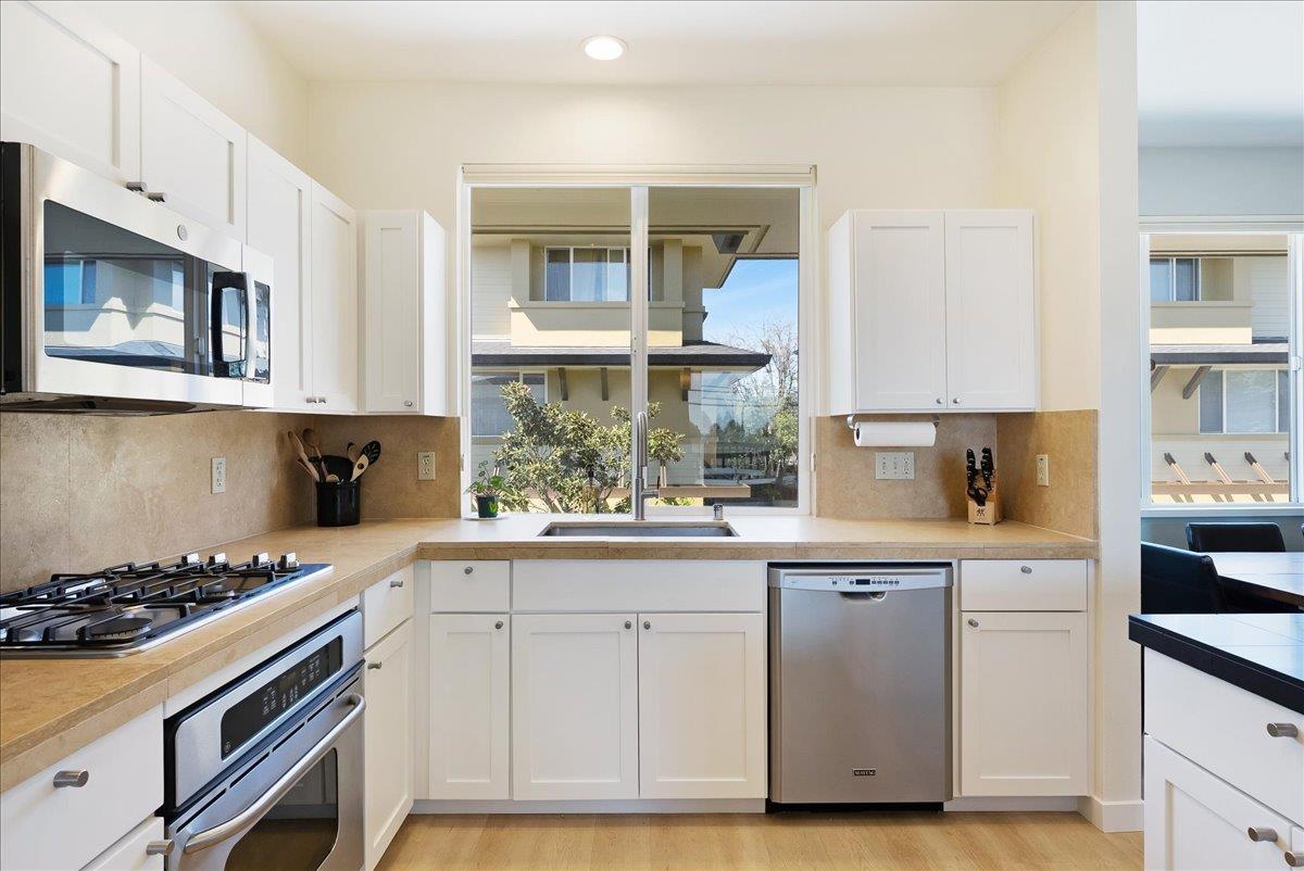 Detail Gallery Image 15 of 42 For 117 Gault St #B,  Santa Cruz,  CA 95062 - 2 Beds | 2 Baths