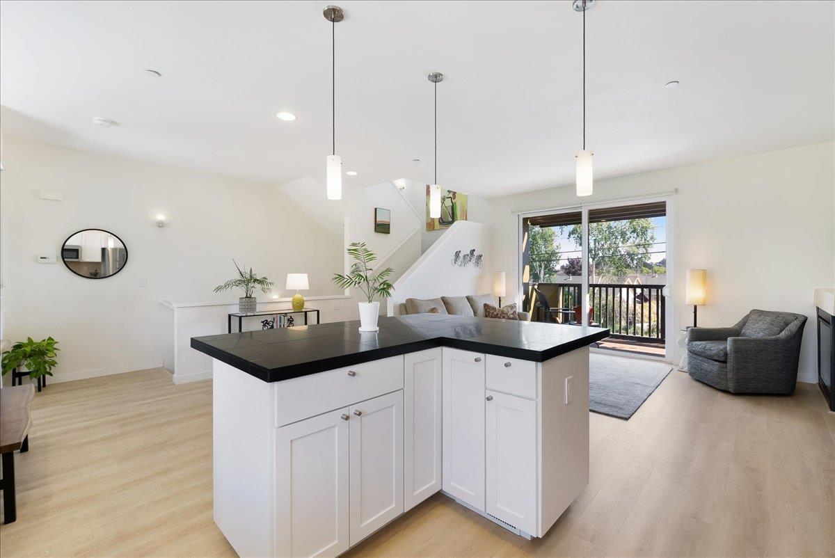 Detail Gallery Image 18 of 42 For 117 Gault St #B,  Santa Cruz,  CA 95062 - 2 Beds | 2 Baths