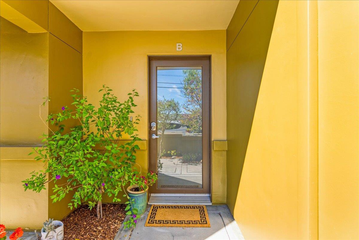Detail Gallery Image 4 of 42 For 117 Gault St #B,  Santa Cruz,  CA 95062 - 2 Beds | 2 Baths