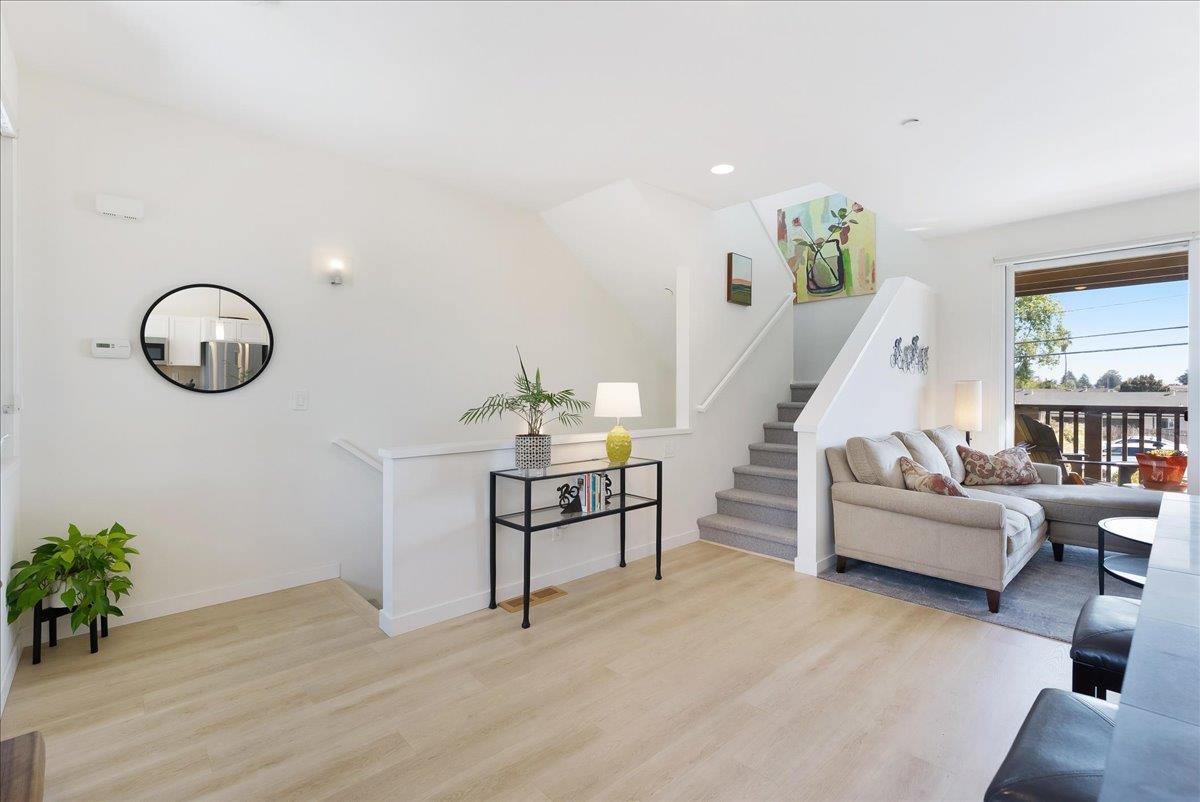 Detail Gallery Image 7 of 42 For 117 Gault St #B,  Santa Cruz,  CA 95062 - 2 Beds | 2 Baths