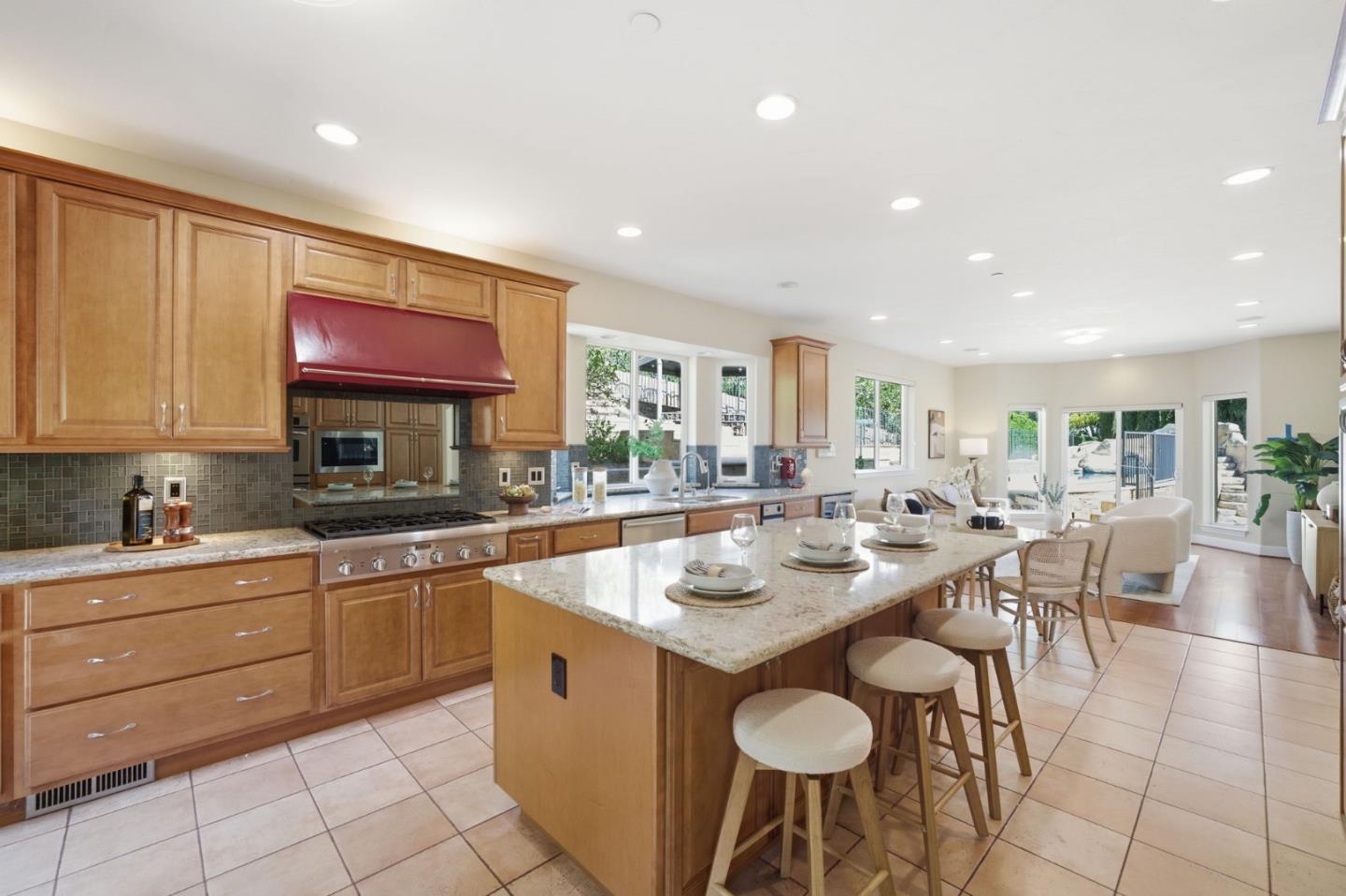 Detail Gallery Image 13 of 77 For 2075 Mantelli Dr, Gilroy,  CA 95020 - 6 Beds | 4 Baths