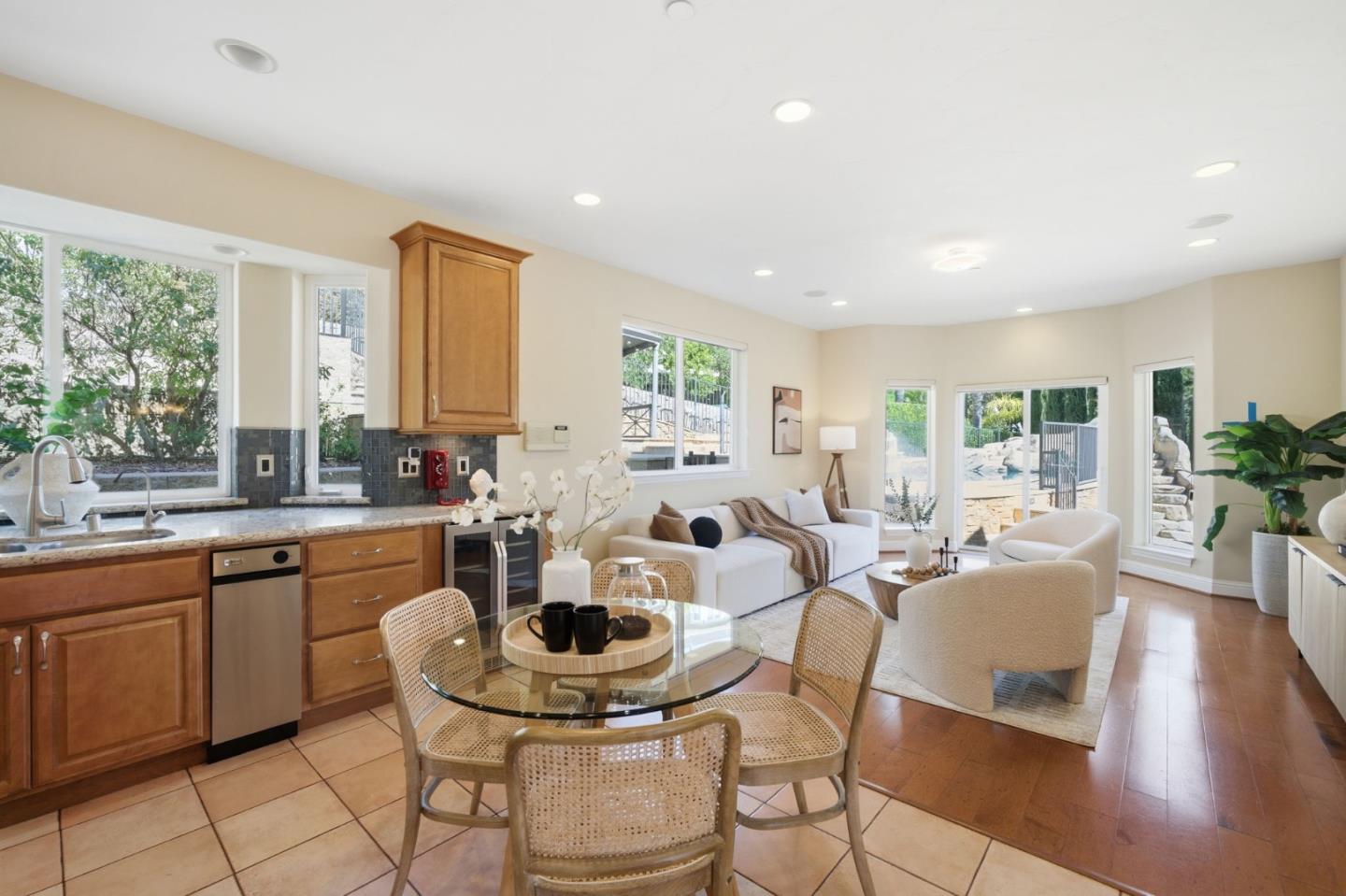 Detail Gallery Image 14 of 77 For 2075 Mantelli Dr, Gilroy,  CA 95020 - 6 Beds | 4 Baths