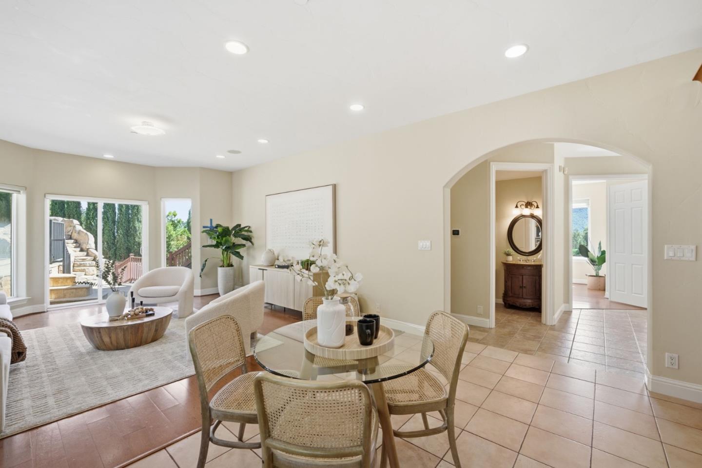 Detail Gallery Image 15 of 77 For 2075 Mantelli Dr, Gilroy,  CA 95020 - 6 Beds | 4 Baths