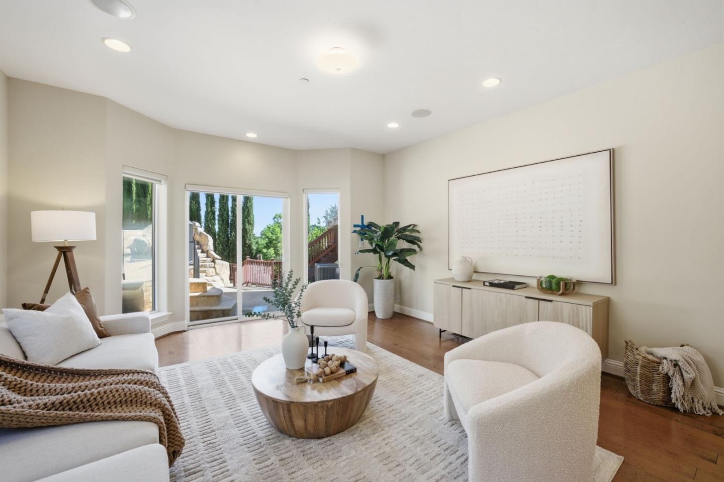 Detail Gallery Image 19 of 77 For 2075 Mantelli Dr, Gilroy,  CA 95020 - 6 Beds | 4 Baths