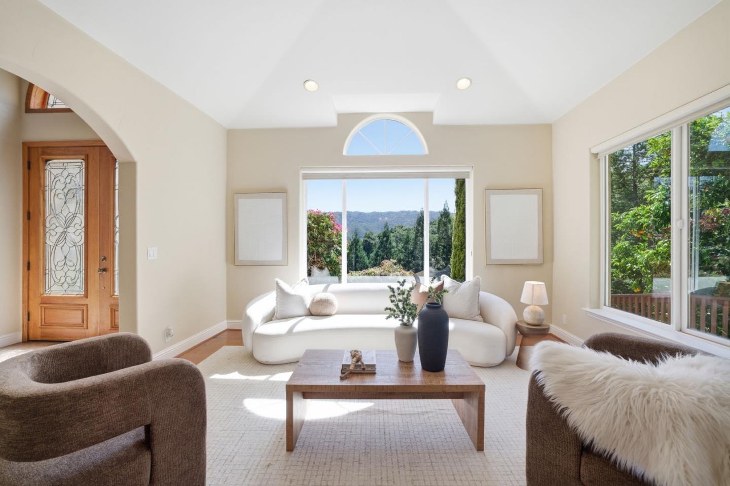 Detail Gallery Image 2 of 77 For 2075 Mantelli Dr, Gilroy,  CA 95020 - 6 Beds | 4 Baths