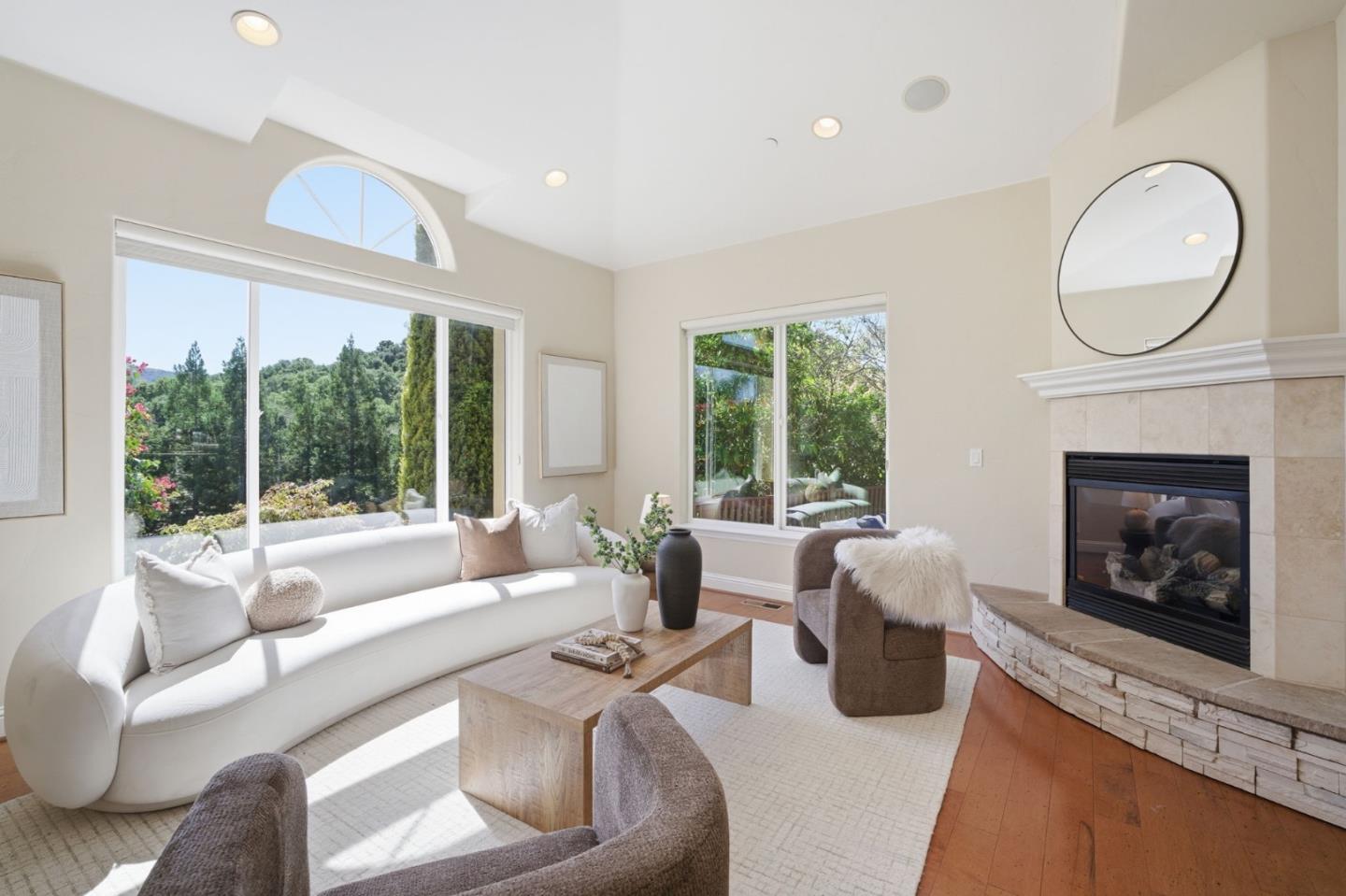 Detail Gallery Image 3 of 77 For 2075 Mantelli Dr, Gilroy,  CA 95020 - 6 Beds | 4 Baths