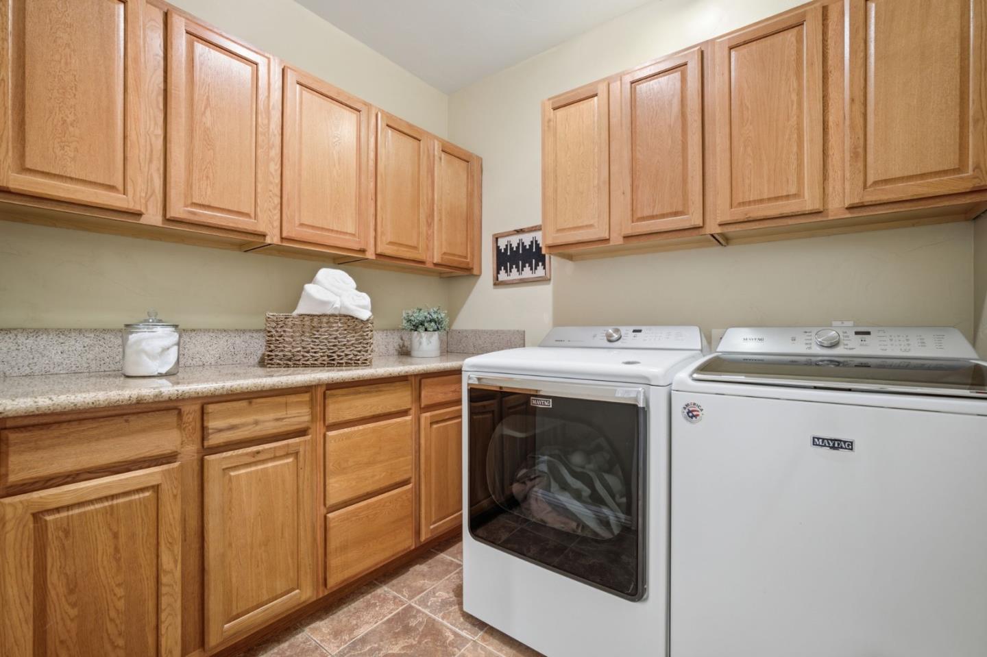 Detail Gallery Image 30 of 77 For 2075 Mantelli Dr, Gilroy,  CA 95020 - 6 Beds | 4 Baths