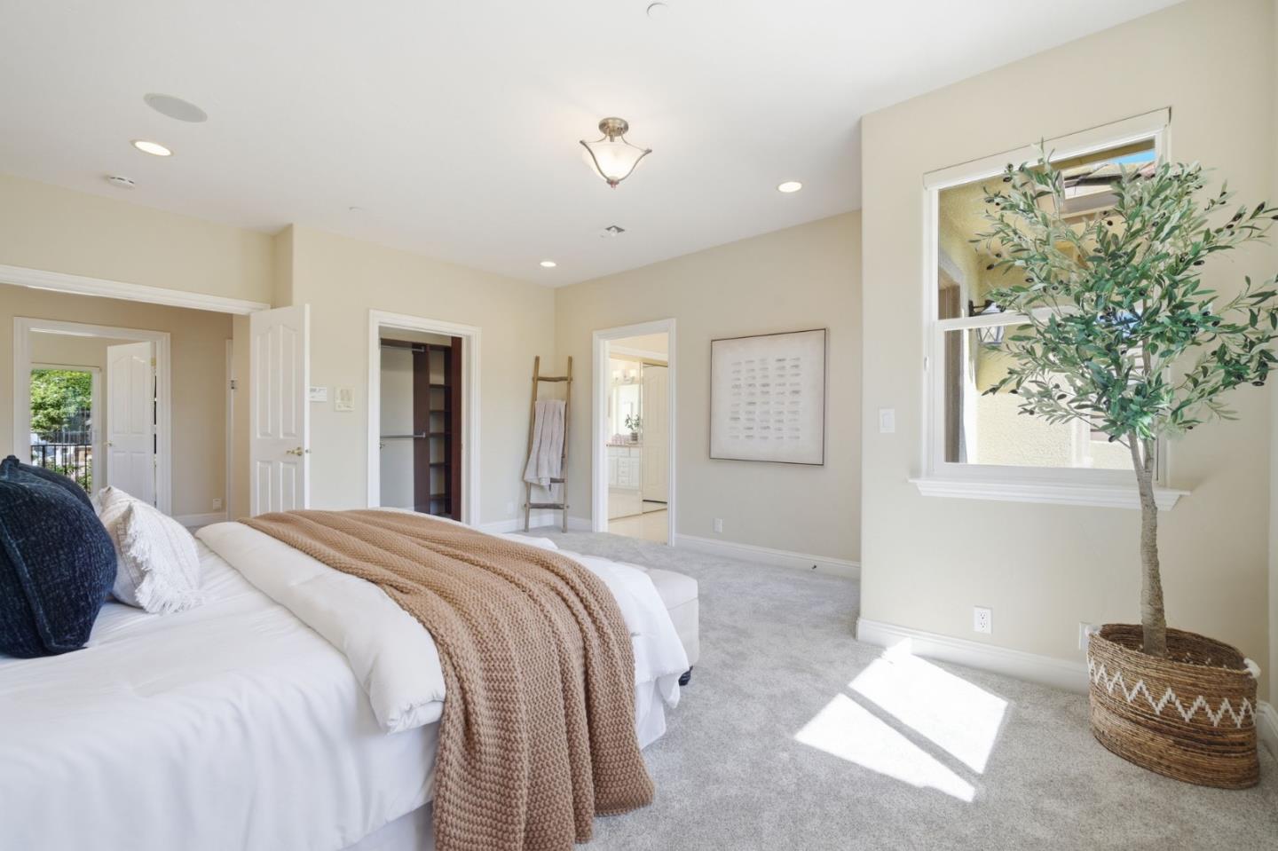 Detail Gallery Image 33 of 77 For 2075 Mantelli Dr, Gilroy,  CA 95020 - 6 Beds | 4 Baths