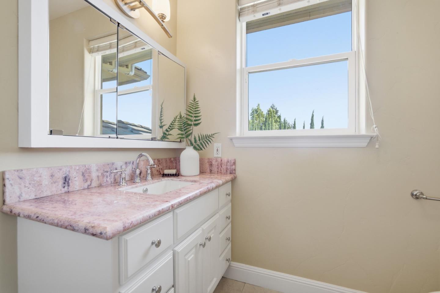 Detail Gallery Image 42 of 77 For 2075 Mantelli Dr, Gilroy,  CA 95020 - 6 Beds | 4 Baths