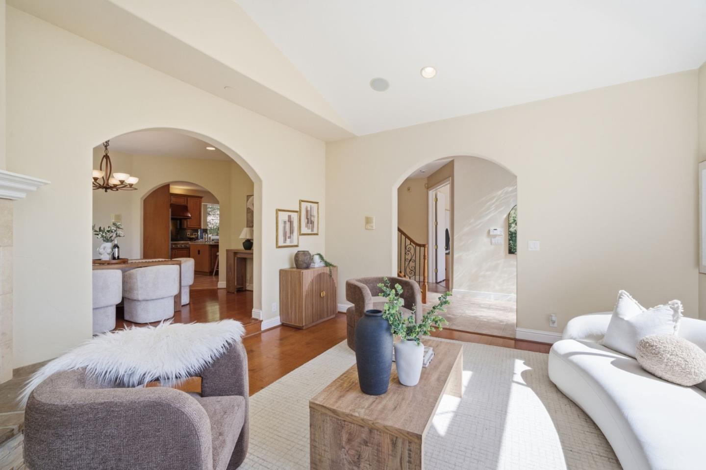 Detail Gallery Image 5 of 77 For 2075 Mantelli Dr, Gilroy,  CA 95020 - 6 Beds | 4 Baths