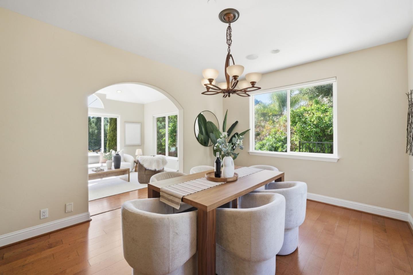 Detail Gallery Image 7 of 77 For 2075 Mantelli Dr, Gilroy,  CA 95020 - 6 Beds | 4 Baths