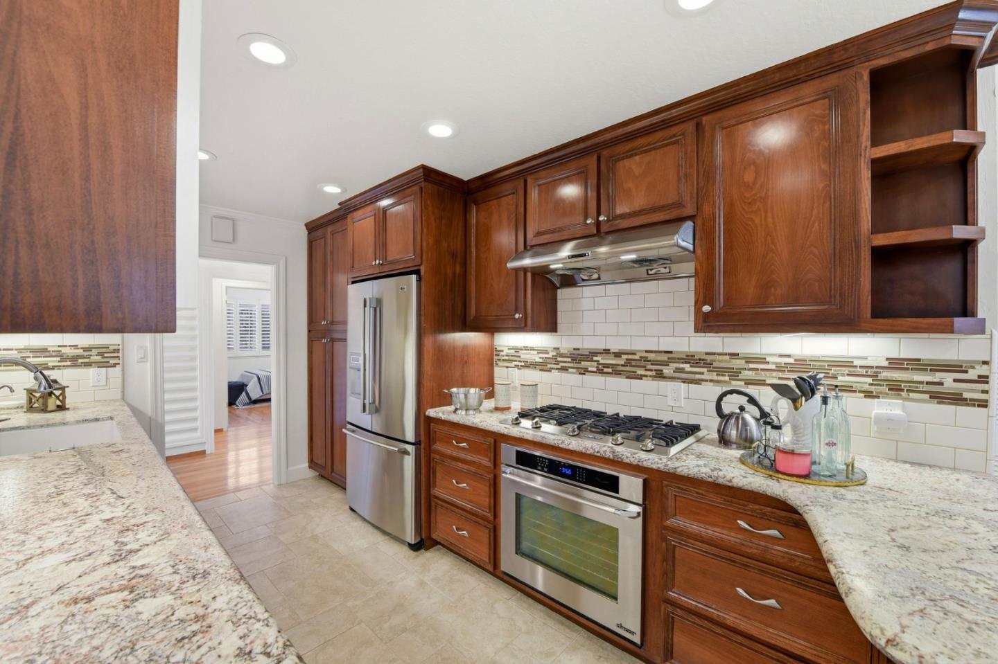 Detail Gallery Image 12 of 52 For 574 Carrick Ct, Sunnyvale,  CA 94087 - 3 Beds | 2 Baths