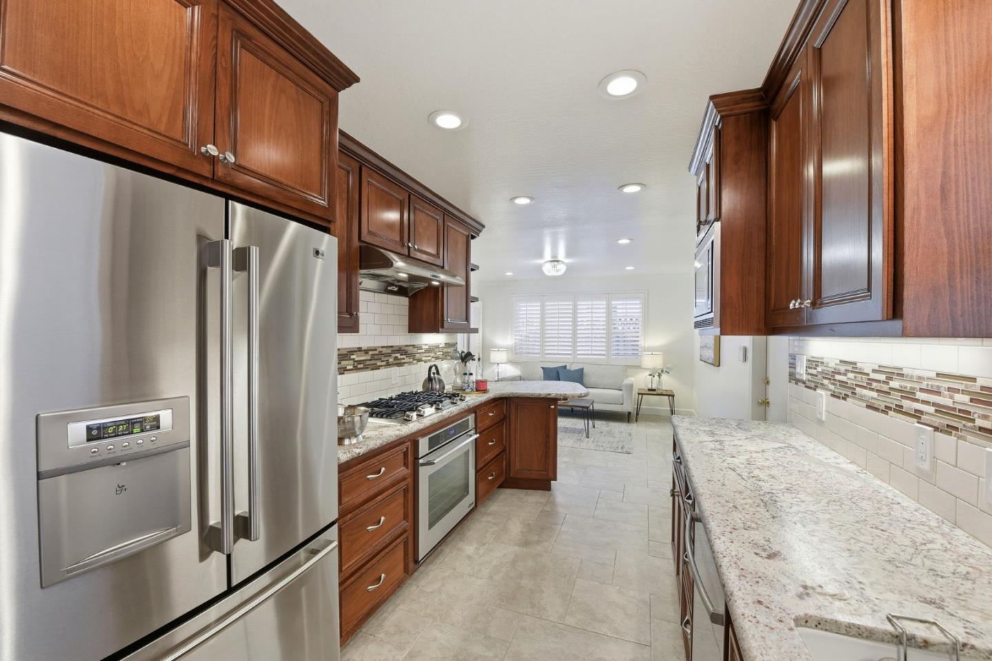 Detail Gallery Image 15 of 52 For 574 Carrick Ct, Sunnyvale,  CA 94087 - 3 Beds | 2 Baths