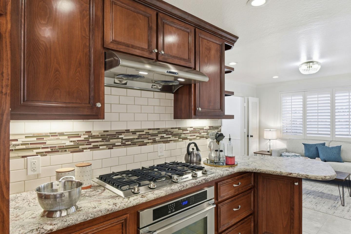 Detail Gallery Image 16 of 52 For 574 Carrick Ct, Sunnyvale,  CA 94087 - 3 Beds | 2 Baths