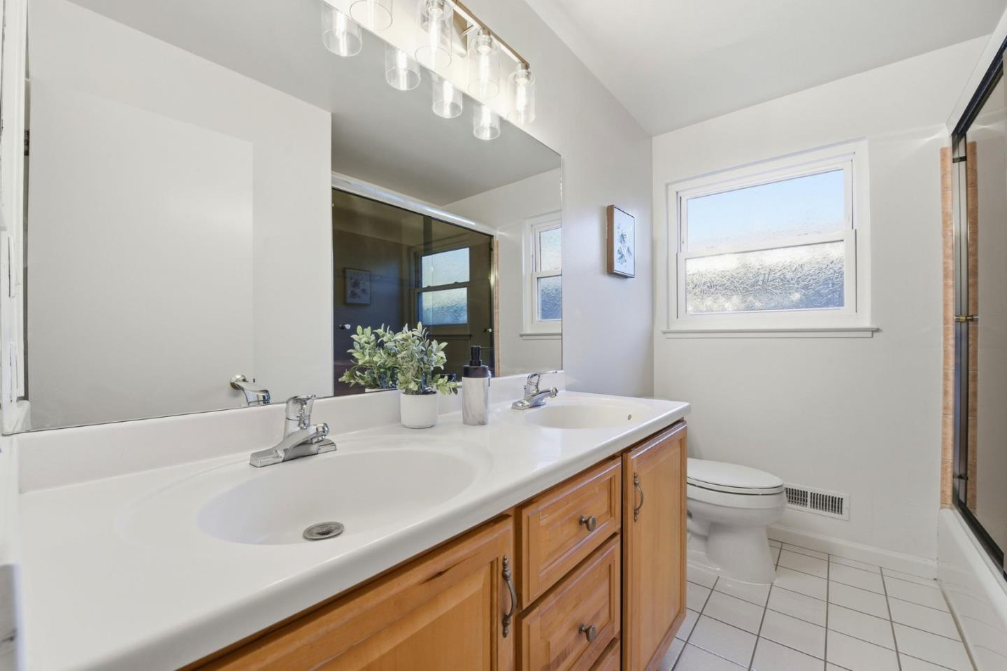 Detail Gallery Image 29 of 52 For 574 Carrick Ct, Sunnyvale,  CA 94087 - 3 Beds | 2 Baths