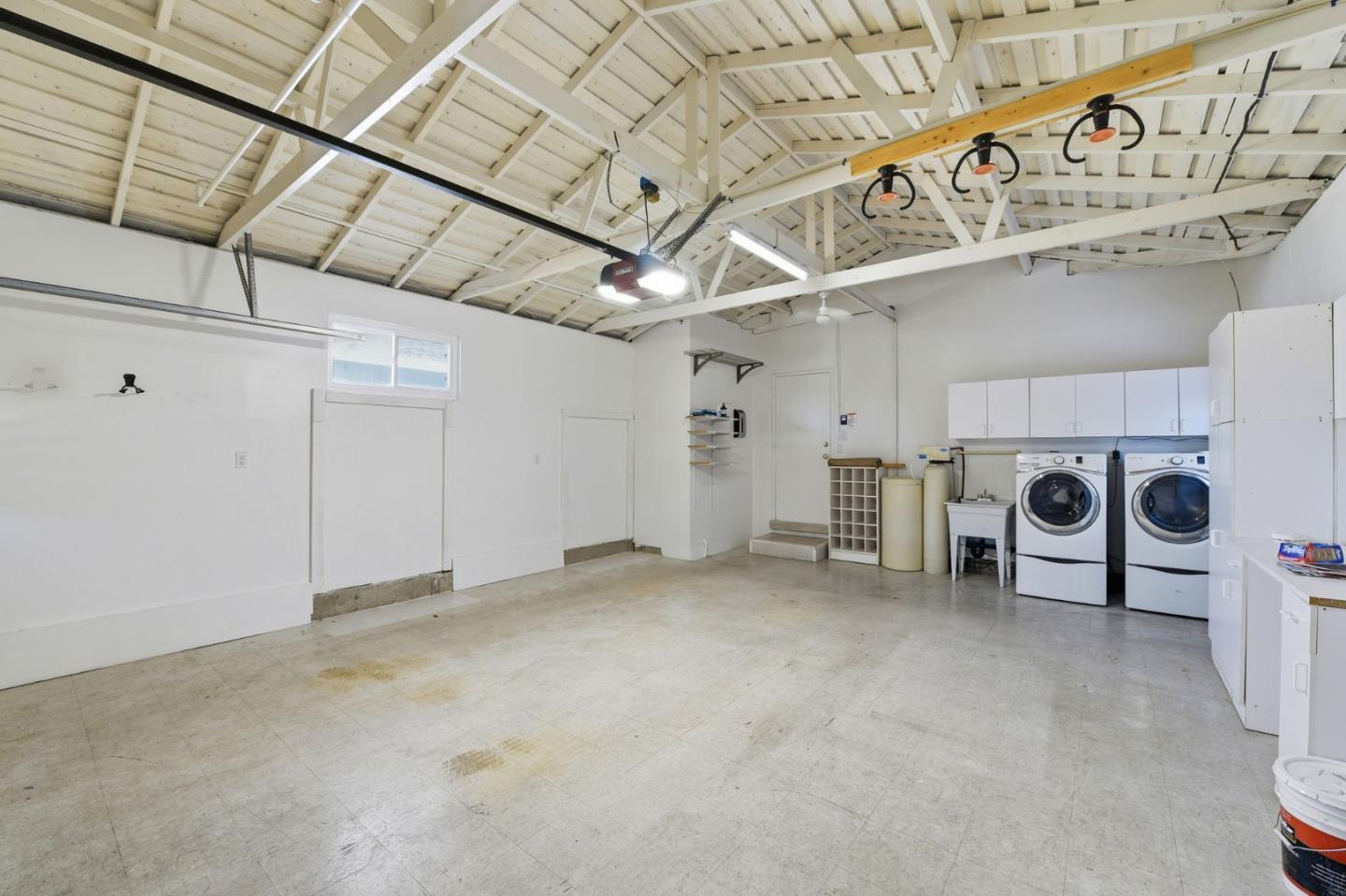 Detail Gallery Image 32 of 52 For 574 Carrick Ct, Sunnyvale,  CA 94087 - 3 Beds | 2 Baths