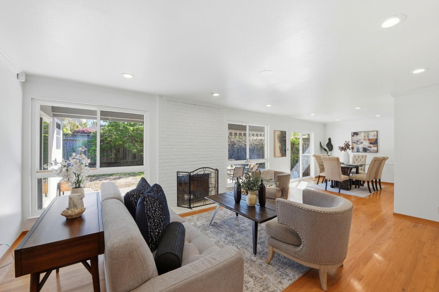 Detail Gallery Image 4 of 52 For 574 Carrick Ct, Sunnyvale,  CA 94087 - 3 Beds | 2 Baths