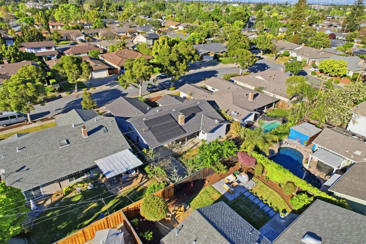 Detail Gallery Image 41 of 52 For 574 Carrick Ct, Sunnyvale,  CA 94087 - 3 Beds | 2 Baths