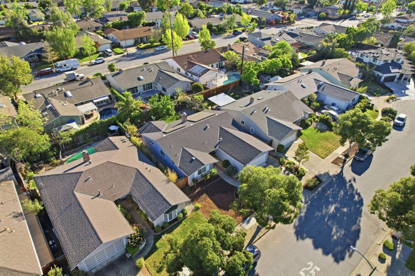 Detail Gallery Image 43 of 52 For 574 Carrick Ct, Sunnyvale,  CA 94087 - 3 Beds | 2 Baths