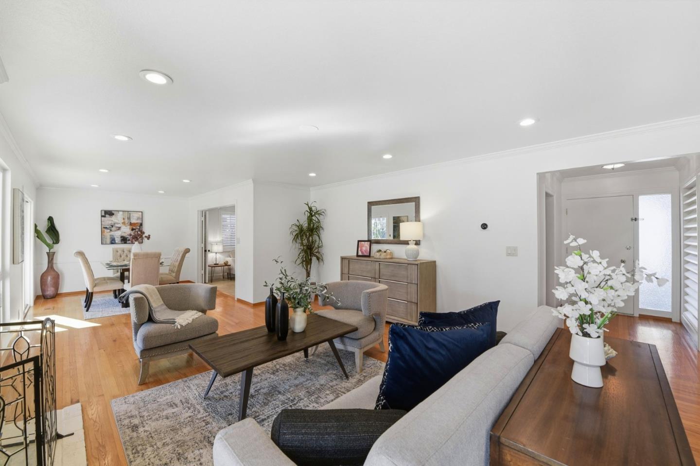 Detail Gallery Image 5 of 52 For 574 Carrick Ct, Sunnyvale,  CA 94087 - 3 Beds | 2 Baths