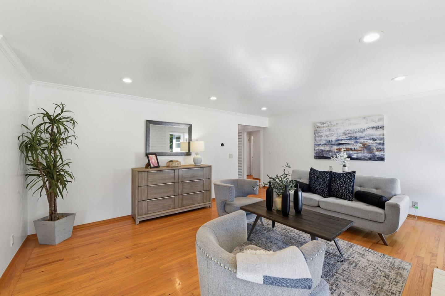 Detail Gallery Image 6 of 52 For 574 Carrick Ct, Sunnyvale,  CA 94087 - 3 Beds | 2 Baths