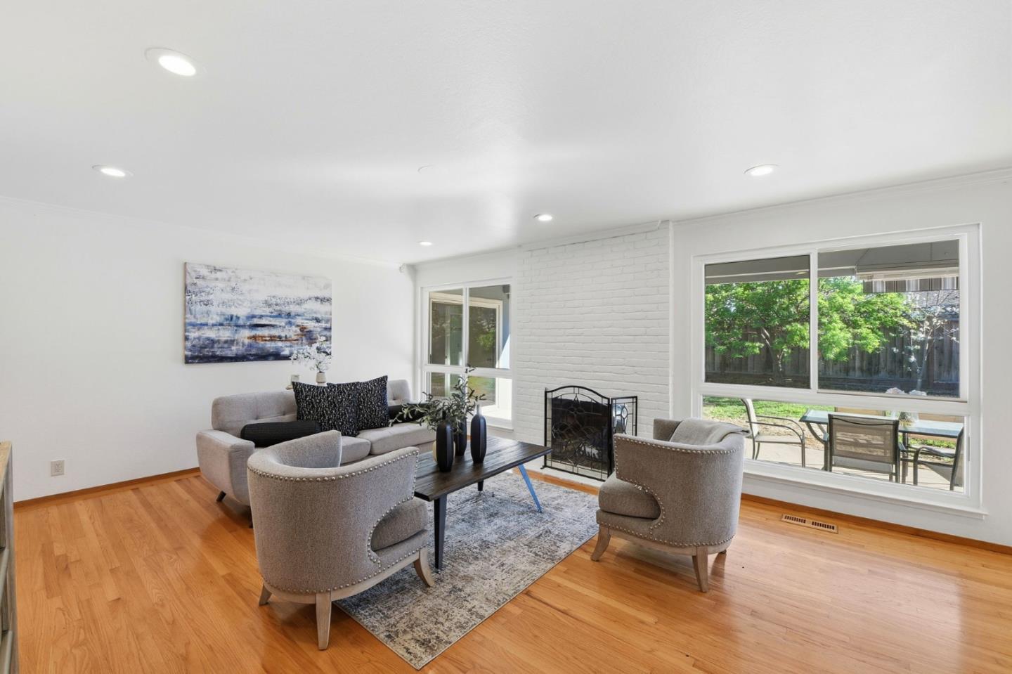 Detail Gallery Image 7 of 52 For 574 Carrick Ct, Sunnyvale,  CA 94087 - 3 Beds | 2 Baths