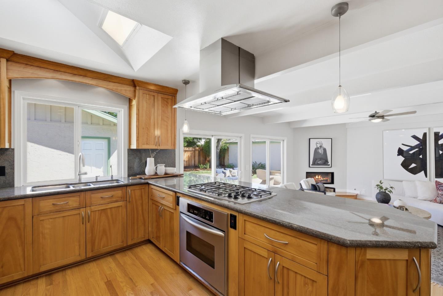 Detail Gallery Image 19 of 52 For 1346 Selo Dr, Sunnyvale,  CA 94087 - 3 Beds | 2 Baths