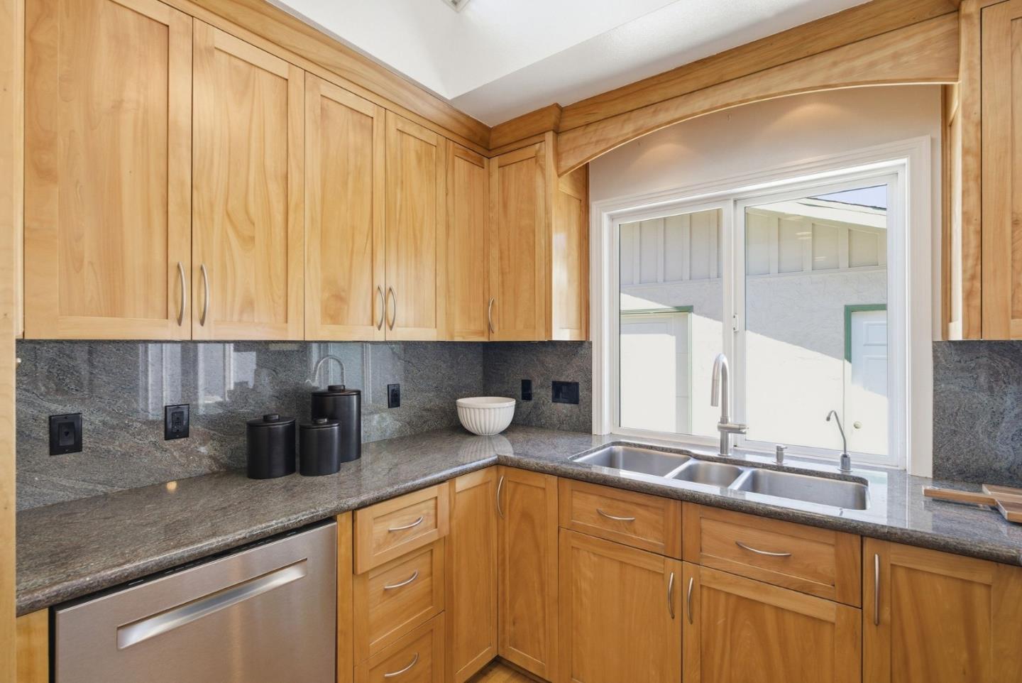 Detail Gallery Image 20 of 52 For 1346 Selo Dr, Sunnyvale,  CA 94087 - 3 Beds | 2 Baths