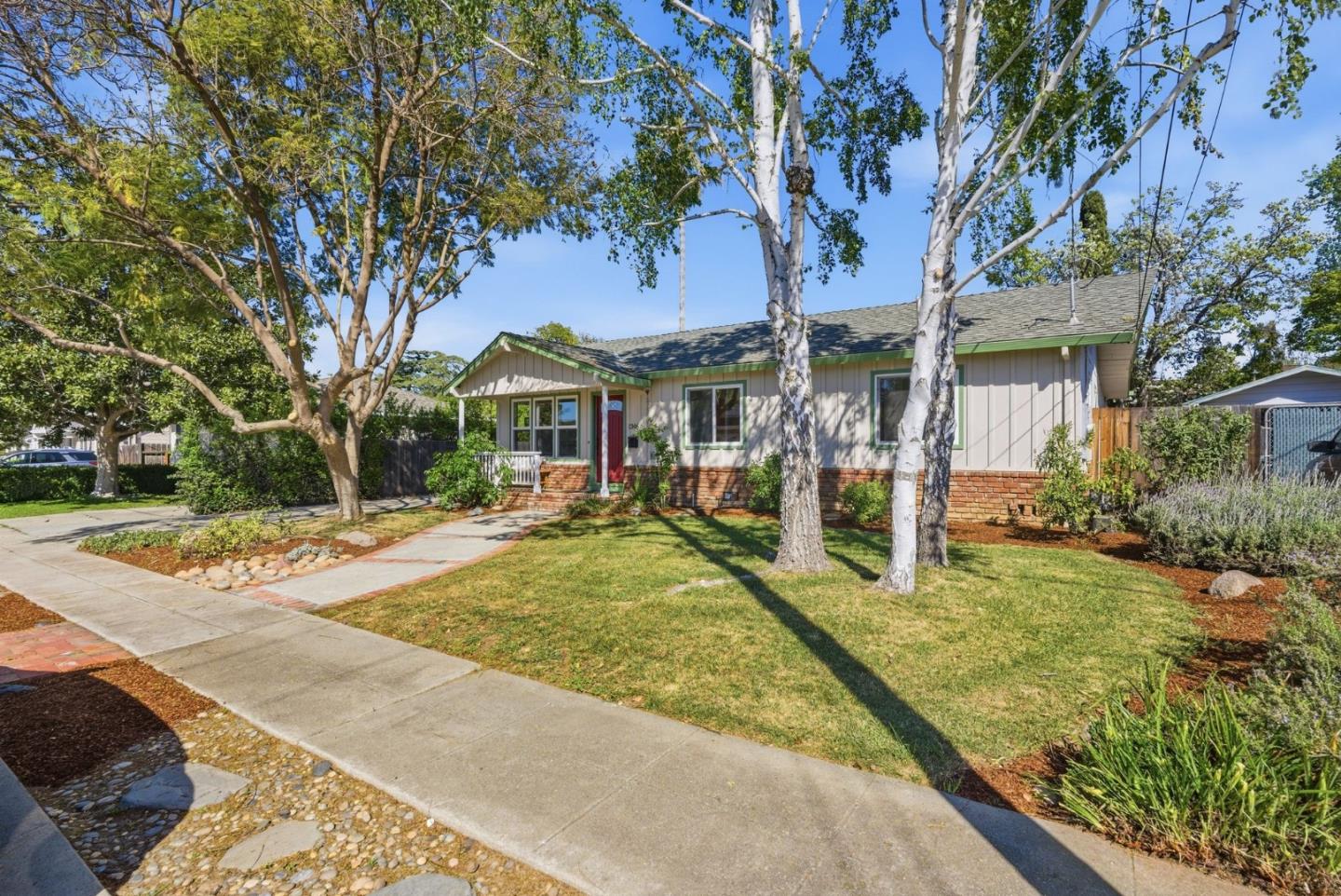 Detail Gallery Image 5 of 52 For 1346 Selo Dr, Sunnyvale,  CA 94087 - 3 Beds | 2 Baths