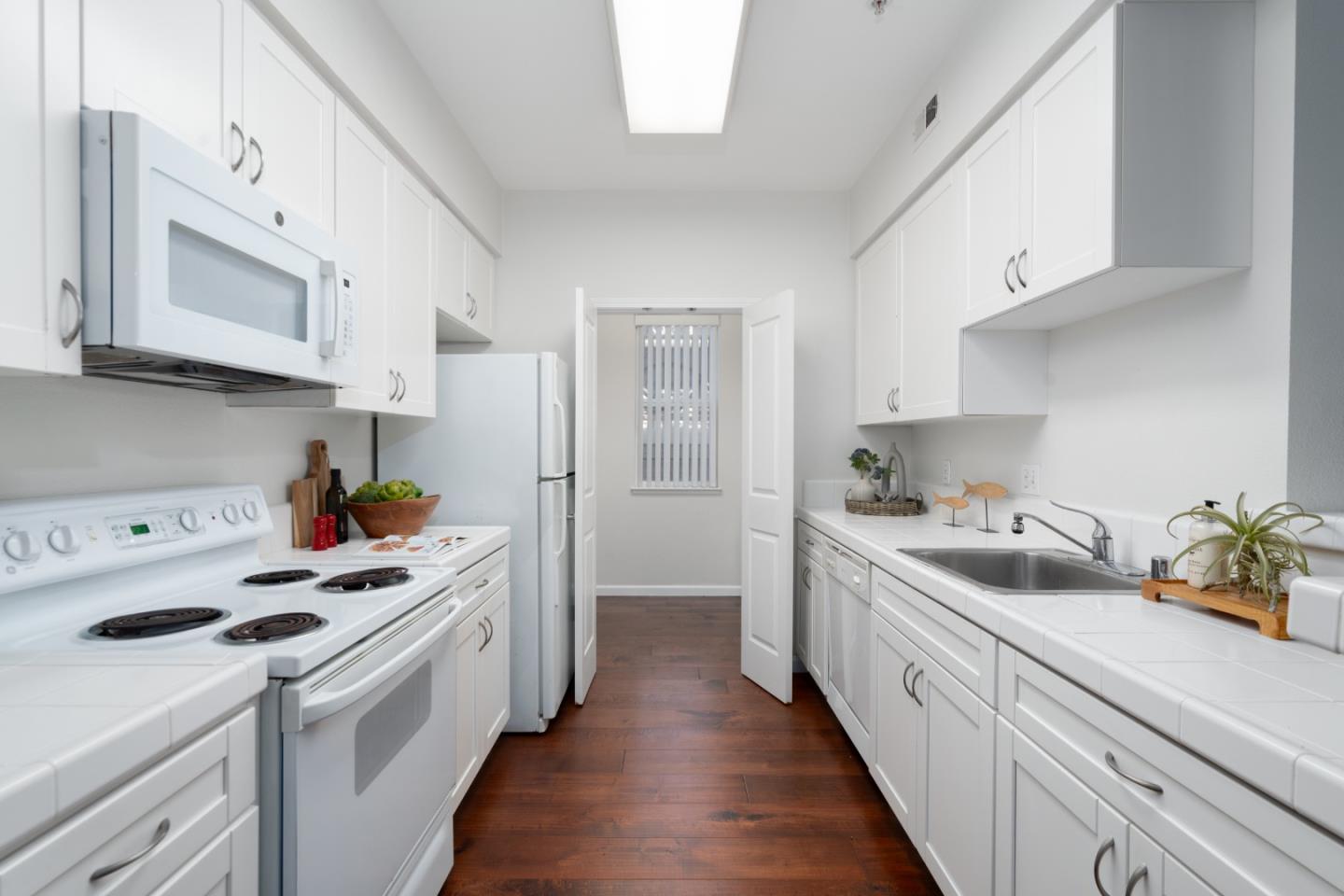 Detail Gallery Image 8 of 39 For 1982 W Bayshore Rd #217,  East Palo Alto,  CA 94303 - 2 Beds | 2 Baths