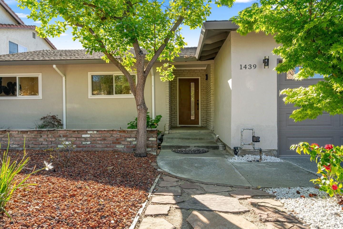 Detail Gallery Image 3 of 57 For 1439 Miller Ave, San Jose,  CA 95129 - 4 Beds | 2 Baths