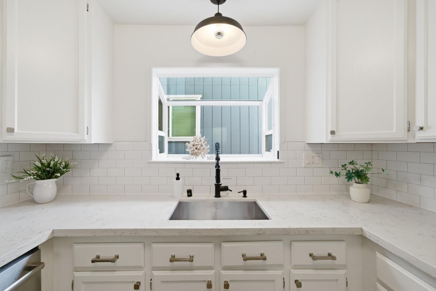 Detail Gallery Image 22 of 53 For 495 Ebken St, Pacifica,  CA 94044 - 2 Beds | 1/1 Baths