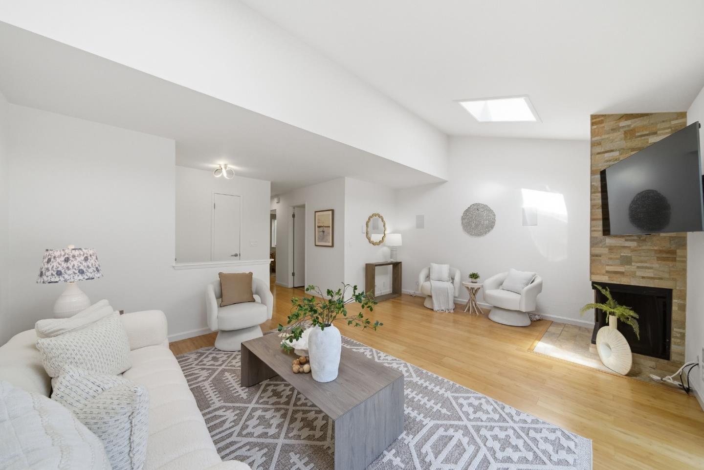 Detail Gallery Image 8 of 53 For 495 Ebken St, Pacifica,  CA 94044 - 2 Beds | 1/1 Baths